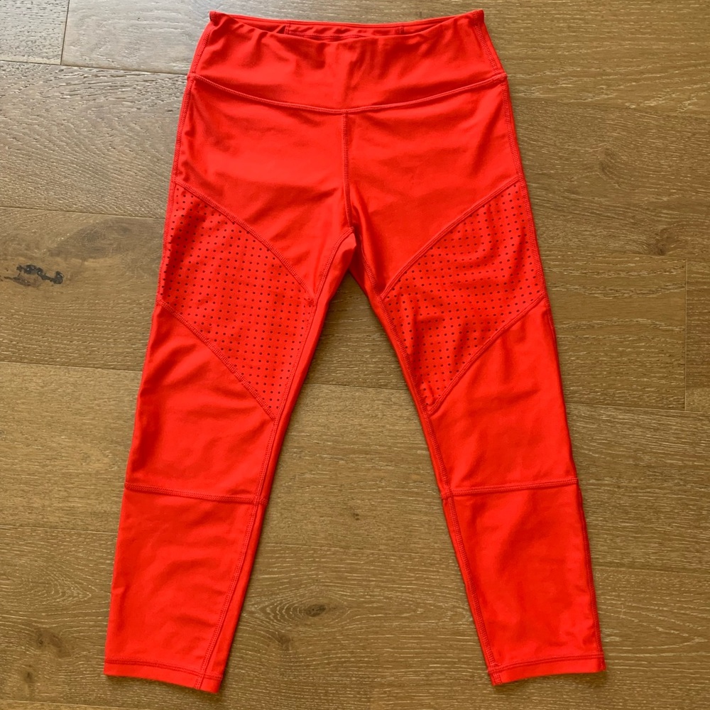 EXO Bright Red Workout Cropped Leggings sz Medium